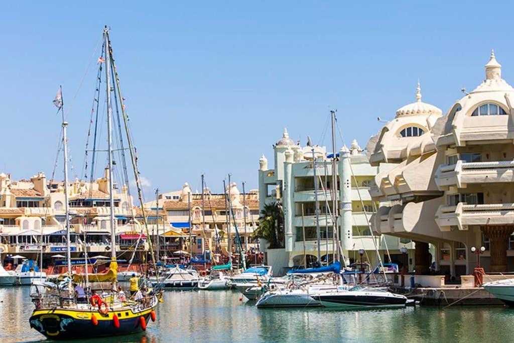 Апартаменты Apartamento Junto Al Mar En Puerto Marina Бенальмадена Экстерьер фото